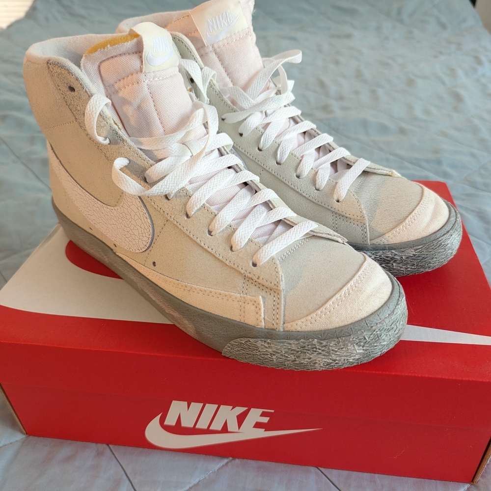 Nike Blazer Mid '77 Sneakers in White and Gray Super Clean!!
